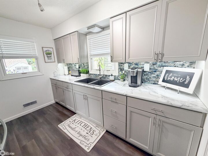 Property Photo:  509 7th Street SW  IA 50441 