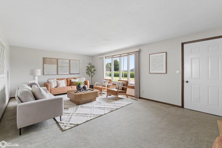Property Photo: 3310 Delaware Avenue IA 50401