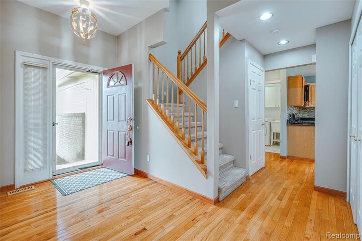 Property Photo:  43470 Algonquin Drive  MI 48375 5422 