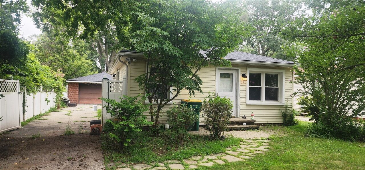 Property Photo: 19 Devonshire Street MI 48198