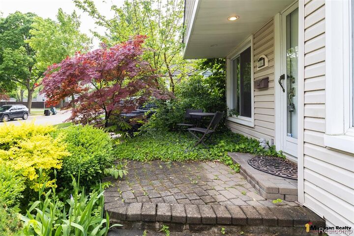 Property Photo:  1564 Cole Street  MI 48009 7053 