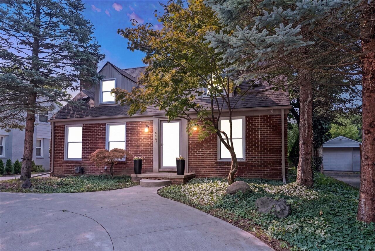 Property Photo:  14041 Vernon Street  MI 48237-1319 