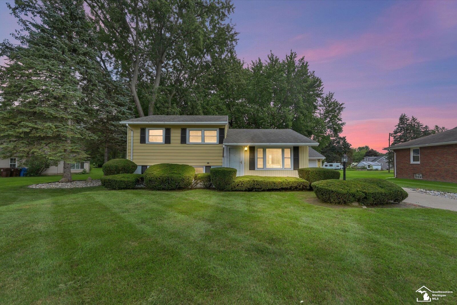 Property Photo: 1960 Vivian Road MI 48162