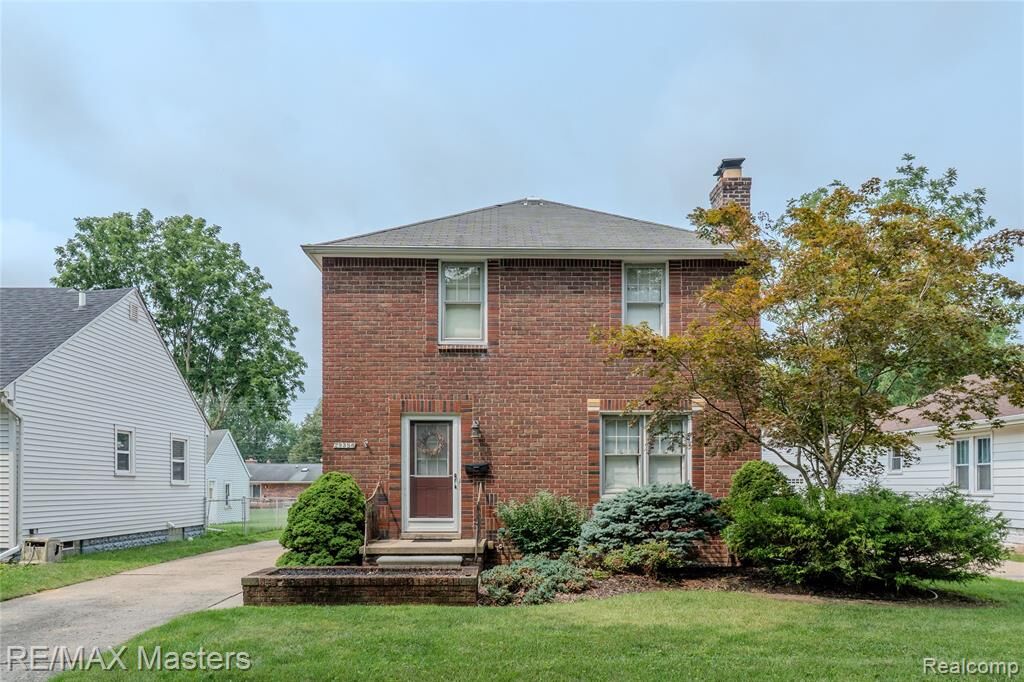 Property Photo:  29386 Walnut Street  MI 48134 1345 