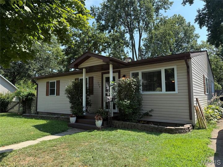 Property Photo:  720 E Main Street  IL 62246 