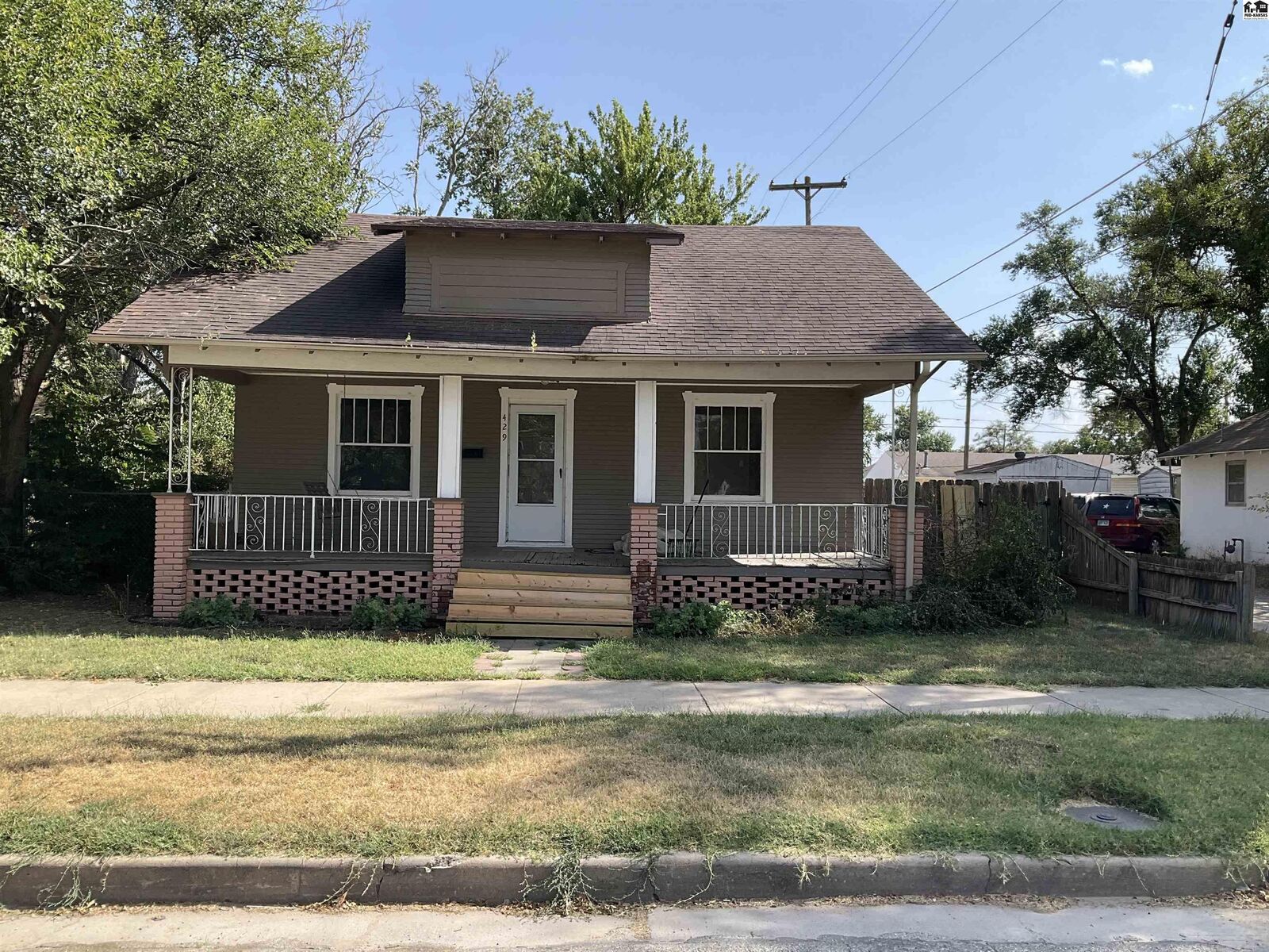 Property Photo:  429 E 7th Ave  KS 67501 