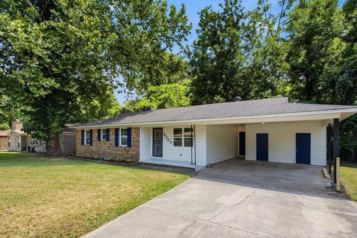 Property Photo: 2303 St Elmo Ave TN 38127