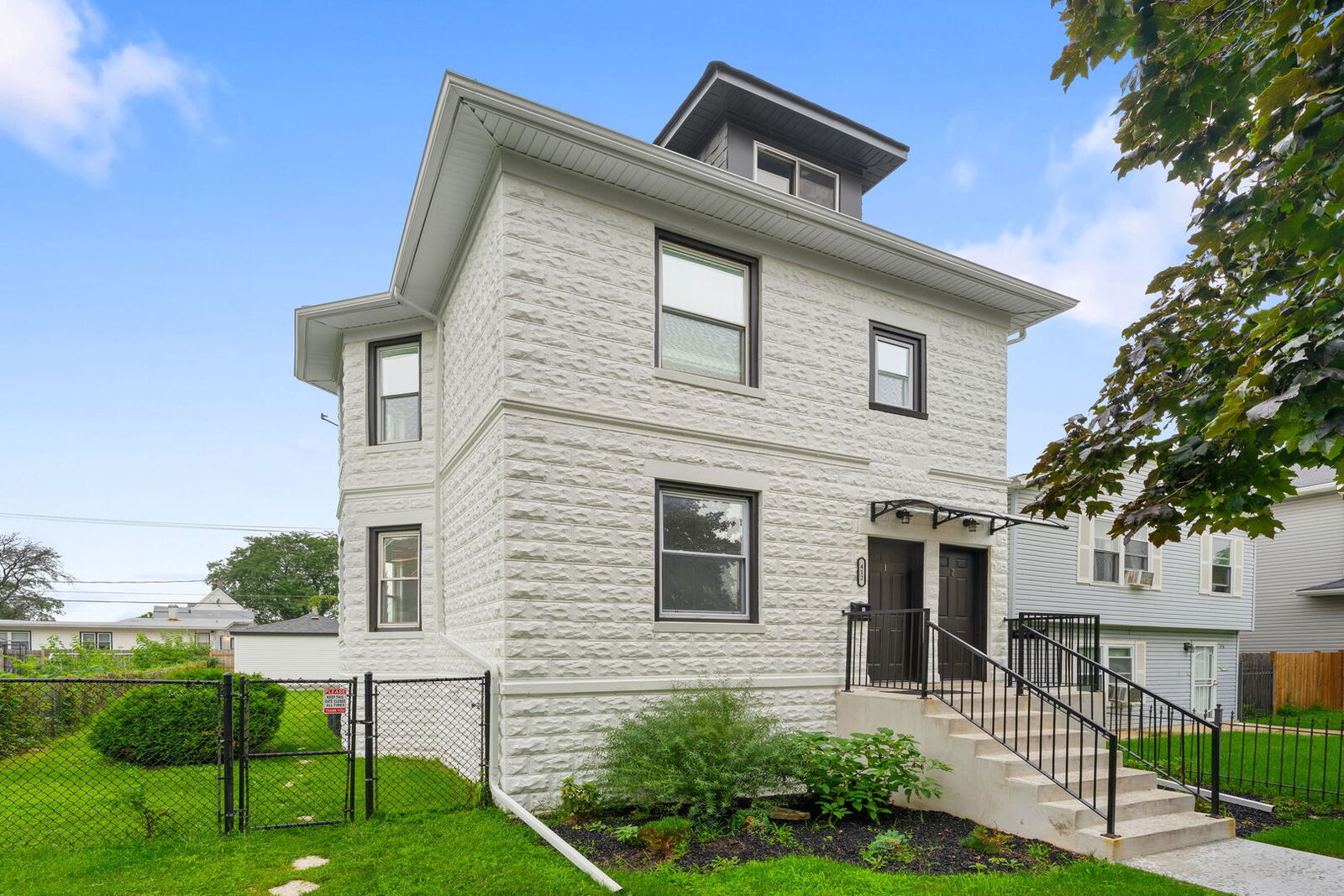 Property Photo: 412 S 12th Avenue IL 60153