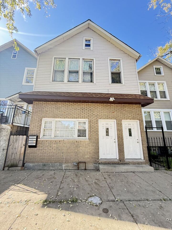 Property Photo: 4812 S Elizabeth Street 1F IL 60609
