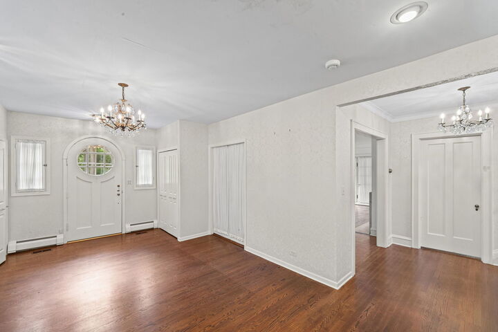 Property Photo: 1367 Lincoln Avenue S IL 60035