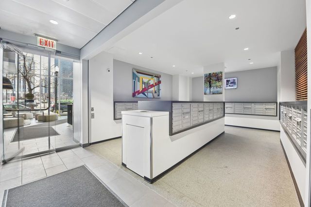 Property Photo: 235 W Van Buren Street 1518 IL 60607