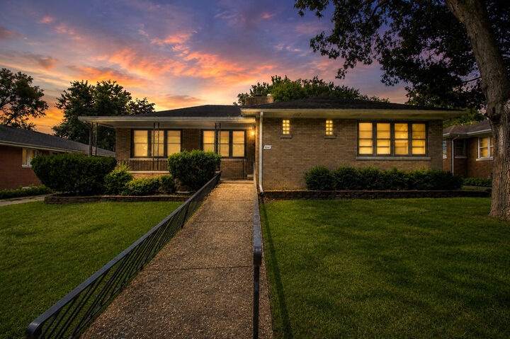 Property Photo: 1067 Wentworth Avenue IL 60409
