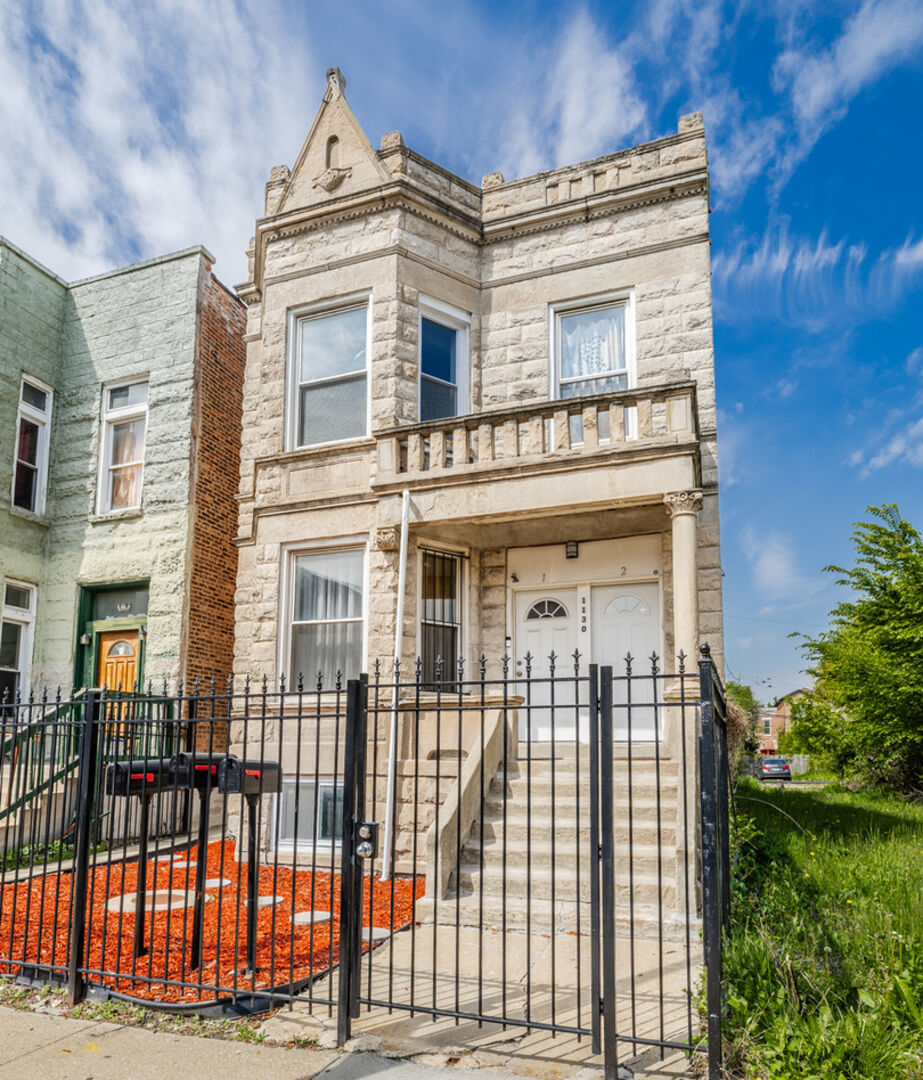 Property Photo:  1130 S Sacramento Boulevard  IL 60612 