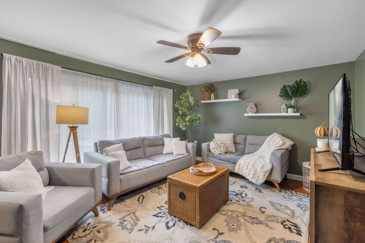 Property Photo: 9 Grant Avenue IL 60156