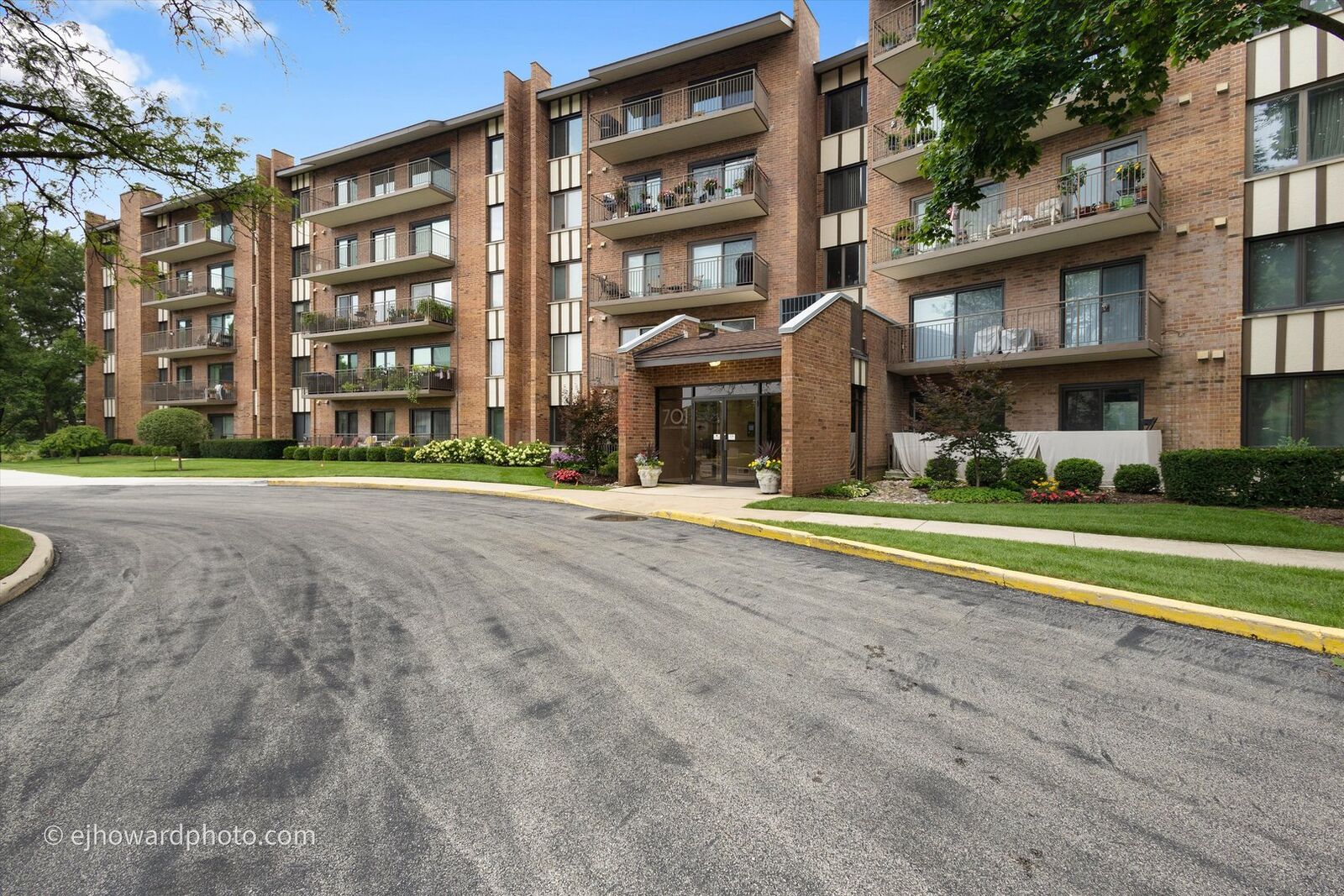 Property Photo:  701 Lake Hinsdale Drive 103  IL 60527 