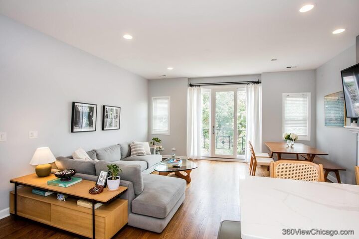 Property Photo: 1534 N Bosworth Avenue 3 IL 60642