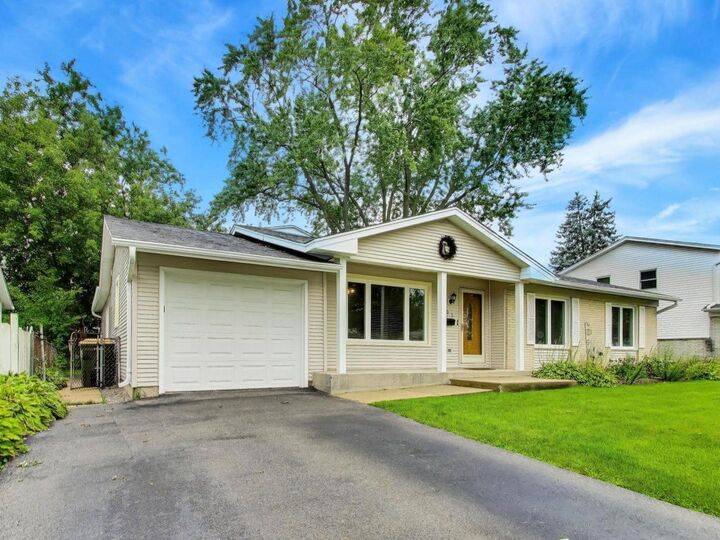 Property Photo: 603 Chelmsford Lane IL 60007