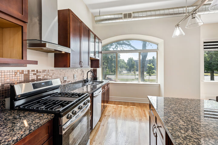 Property Photo: 5016 S King Drive 1E IL 60615