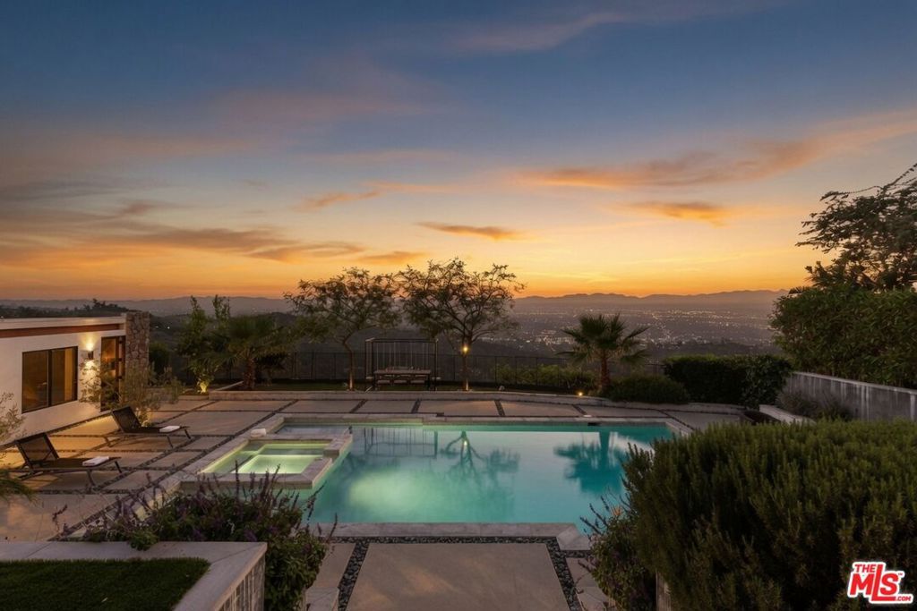 Property Photo:  2715 Edwin Place  CA 90046 