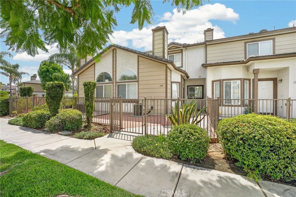 Property Photo:  1555 Orange Ave #1106  CA 92373 