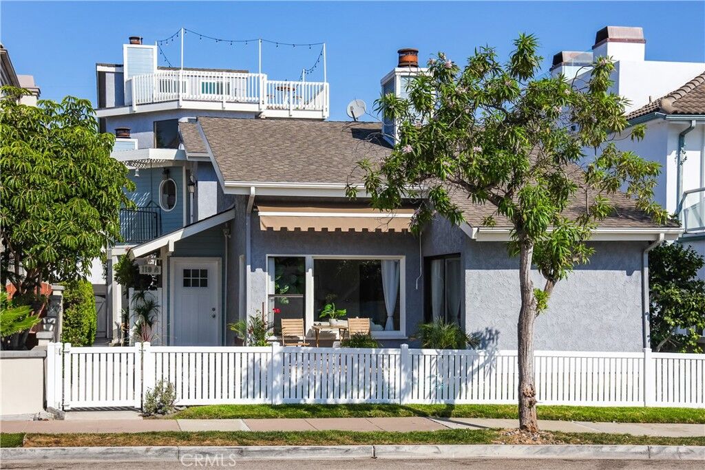 Property Photo:  119 2nd Street  CA 90740 
