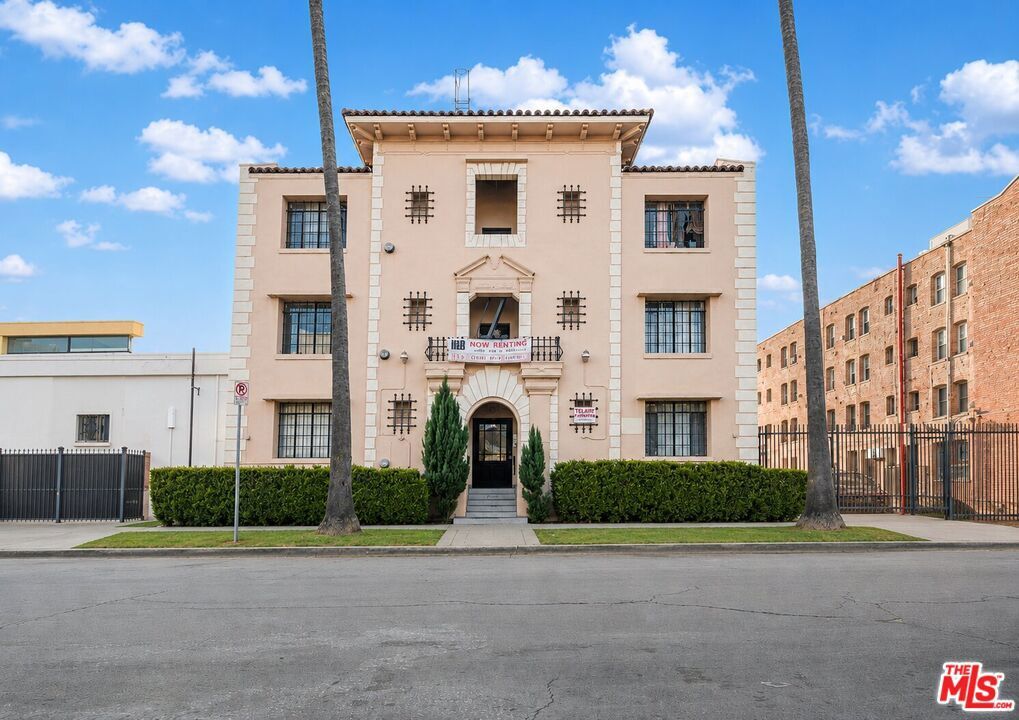 Property Photo:  259 S Harvard Boulevard 200  CA 90004 