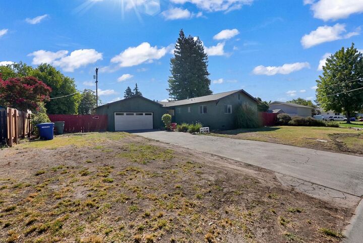 Property Photo: 3304 McGerry Street CA 95355