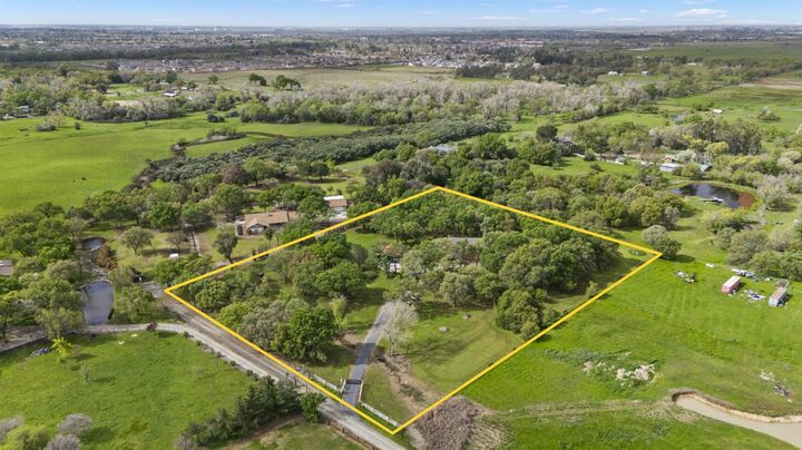Property Photo: 1222 Fruitvale Road CA 95648