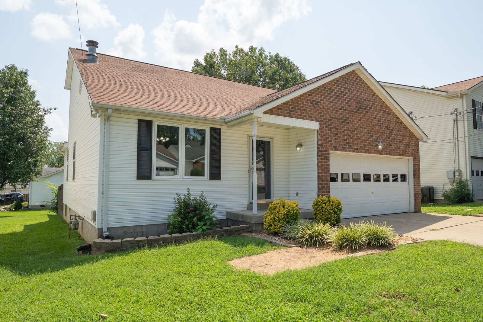 Property Photo: 104 Edgehill Ln TN 37075