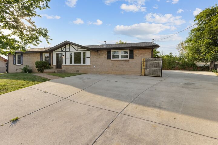 Property Photo:  105 Donna Ct  TN 37075 