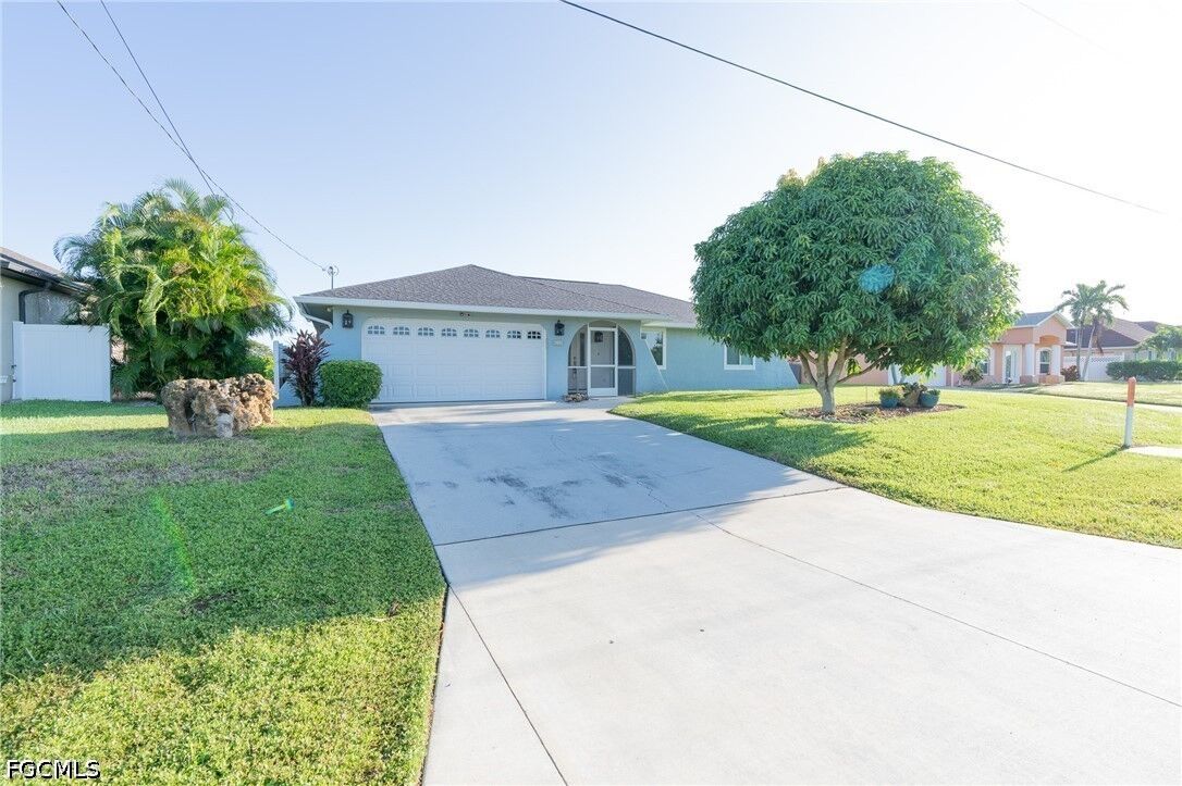 Property Photo:  115 SE 35th Terrace  FL 33904 
