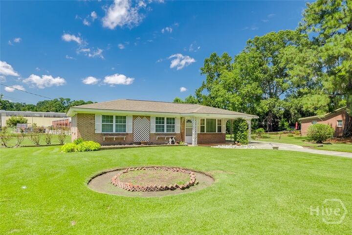 Property Photo: 126 Oglesby Avenue GA 31408