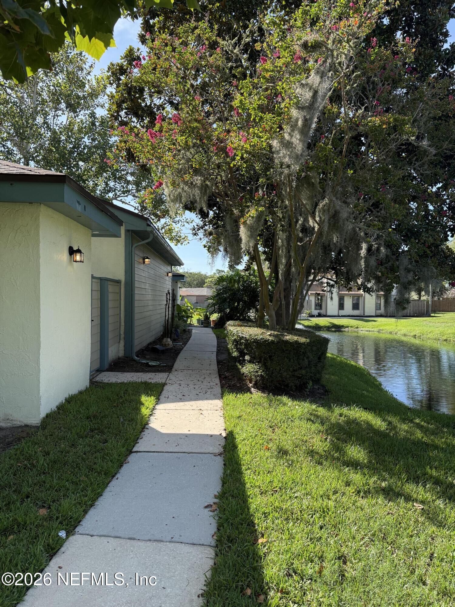 Property Photo: 1702 Challenger Court W 1702 FL 32233