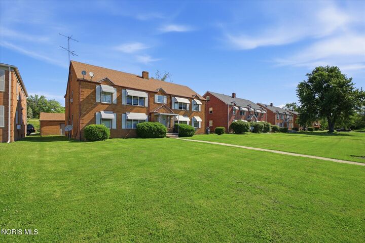 Property Photo:  1384 N Cove Boulevard  OH 43606 