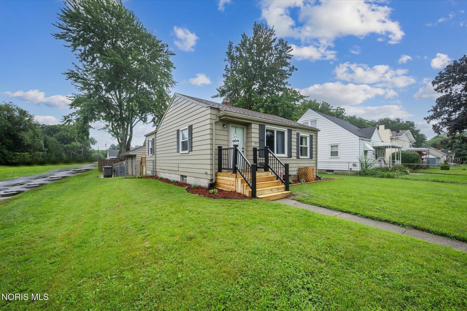 Property Photo: 1301 Stanwix Drive OH 43614