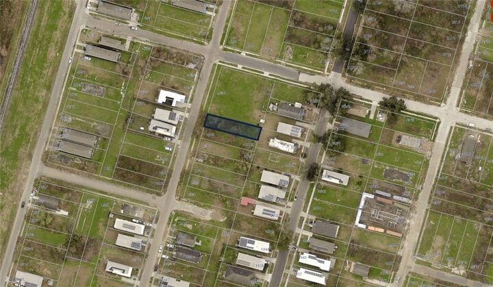 Property Photo: 2027 Deslonde Street LA 70117
