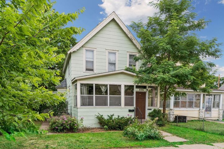 Property Photo:  894 Beech Street  MN 55106 