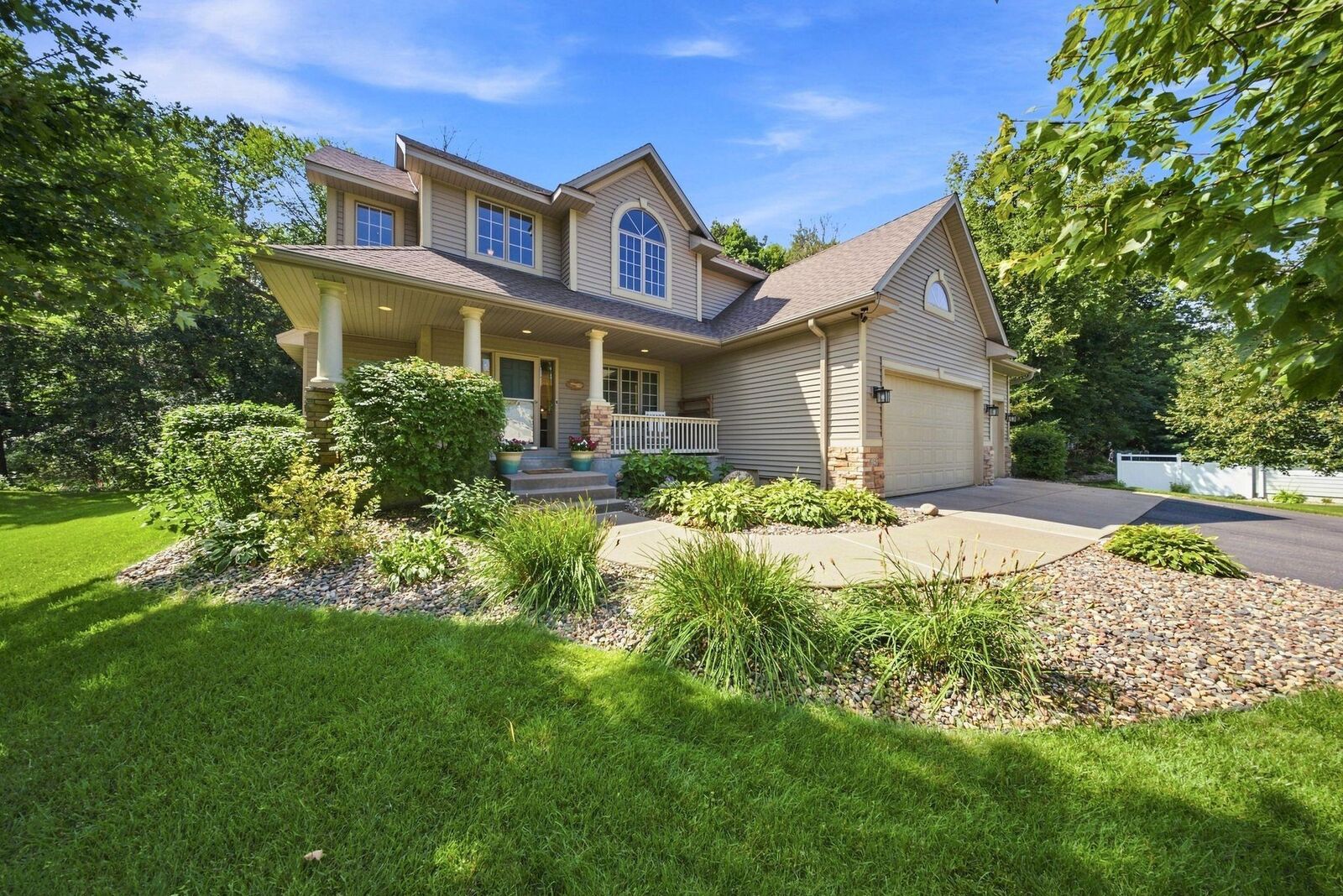 Property Photo:  605 Knollwood Drive  WI 54016 