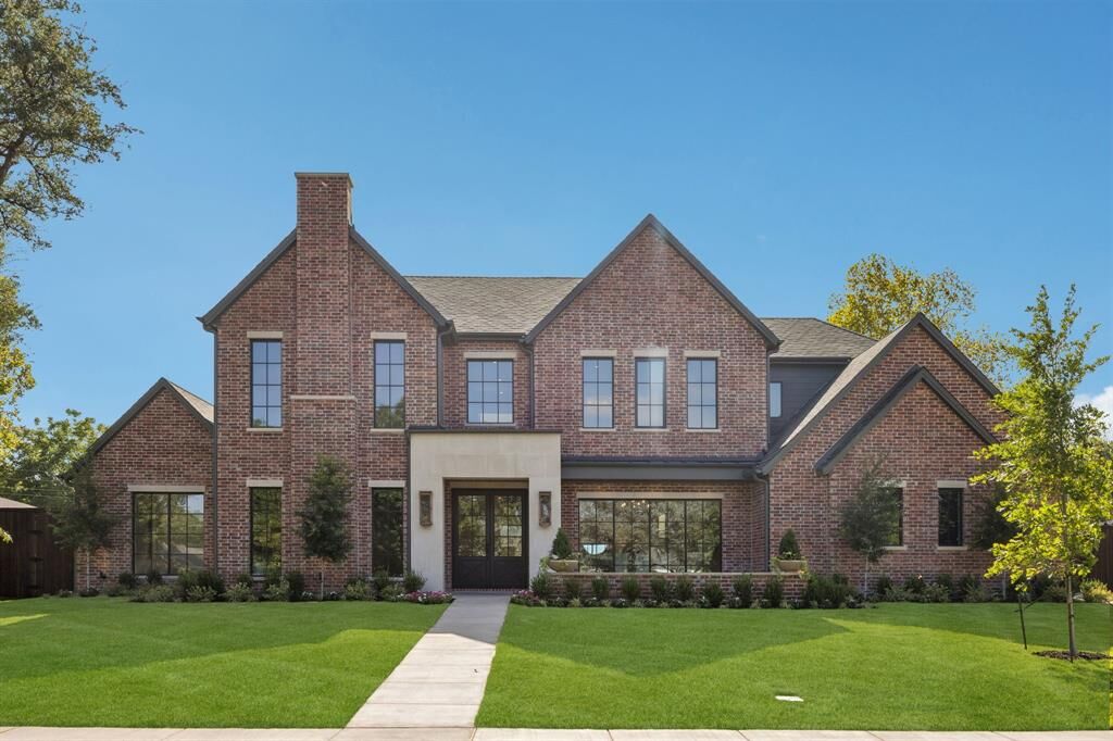 Property Photo:  10148 Hedgeway Drive  TX 75229 