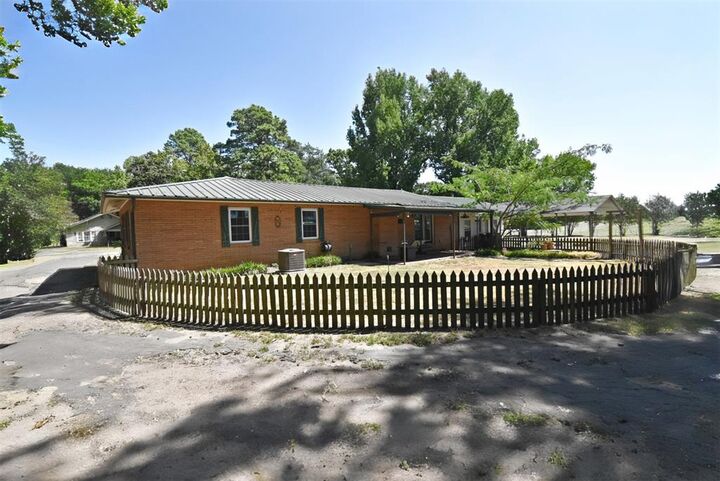 Property Photo: 111 E Oak Street TX 75497