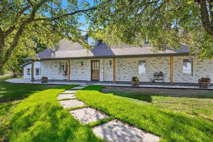 Property Photo: 2309 Hillview Drive TX 76249