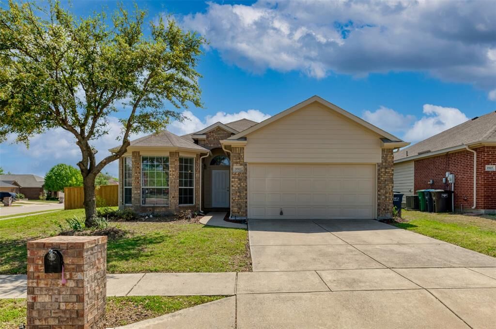 Property Photo: 9901 Amaryllis Lane TX 76108