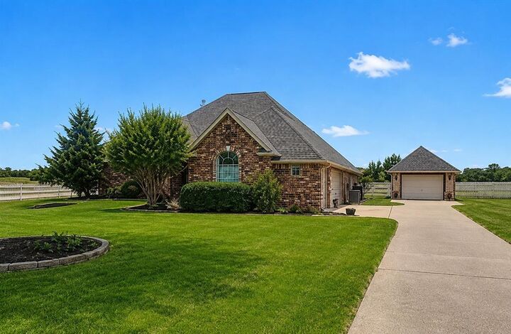 Property Photo: 1908 Meadow Springs Drive TX 76052