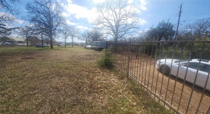 Property Photo:  725 N Walton Walker Boulevard  TX 75061 