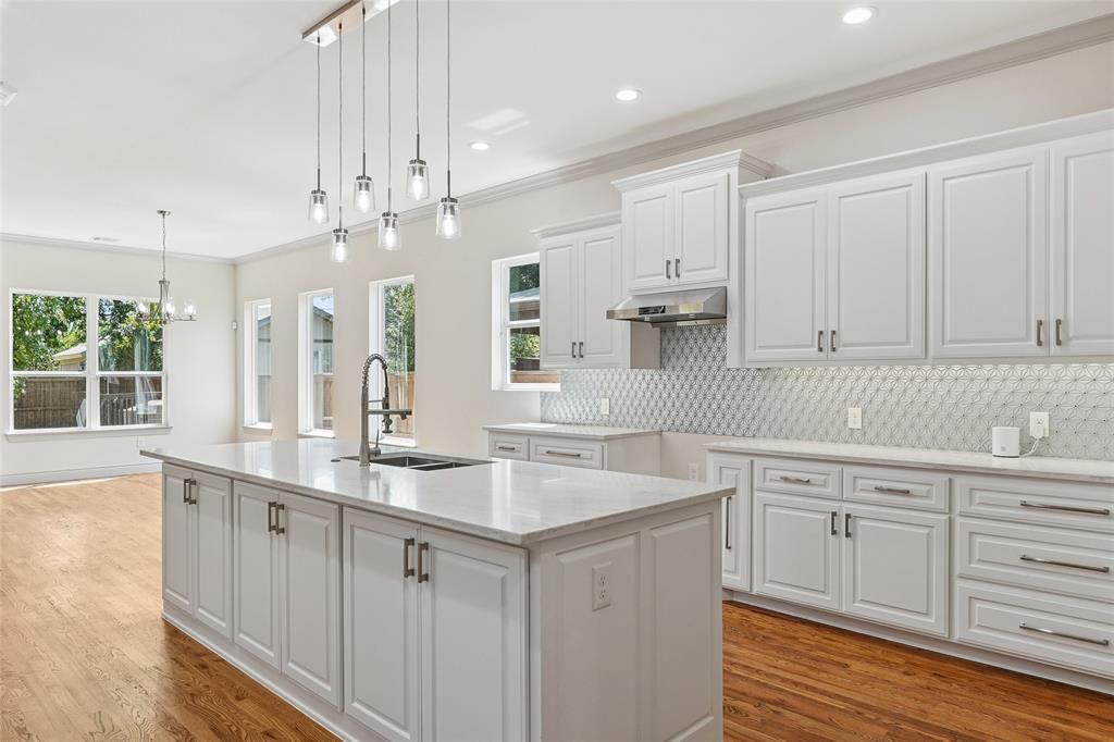 Property Photo: 2016 Calypso Street TX 75212