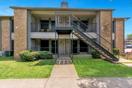 Property Photo:  500 E Loop 820 1500  TX 76112 
