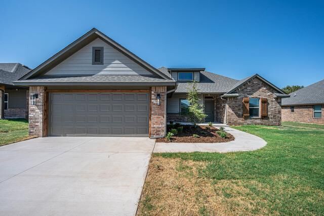 Property Photo: 2009 W Flintlock Way OK 73064