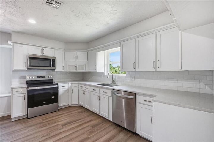 Property Photo: 6701 N Woodward Avenue OK 73116