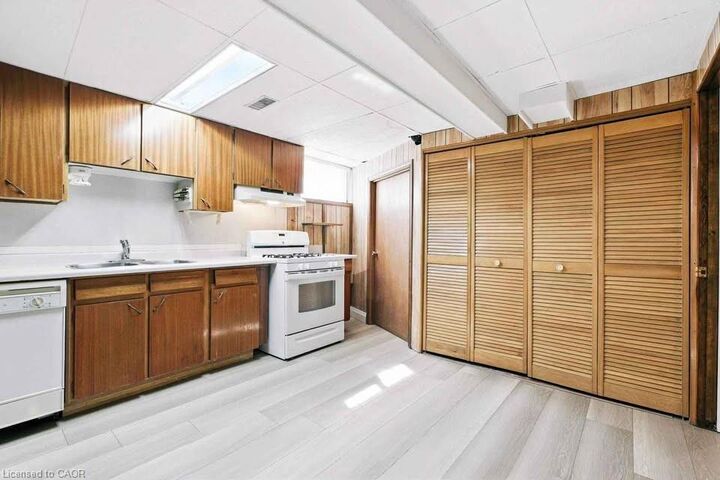 Property Photo:  10 Rose Crescent  ON L8G 3W7 