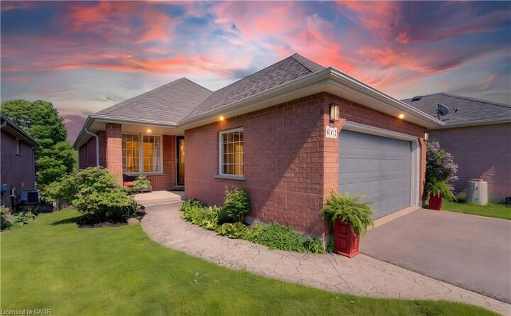 442 Sandbanks Crescent — photo 1